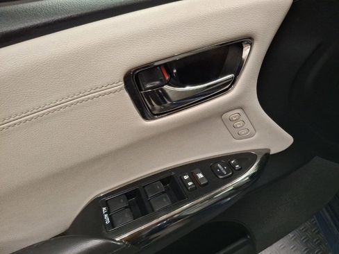 Used 2016 Toyota Avalon XLE Premium image 13
