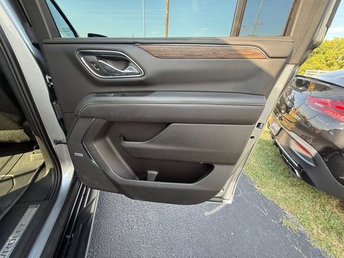 Used 2023 Chevrolet Suburban Premier AWD/4WD image 21