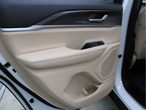 Used 2023 Jeep Grand Cherokee Limited image 31