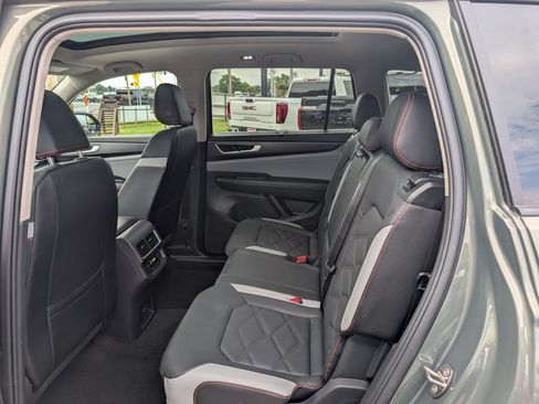 Used 2026 Volkswagen Atlas Peak Edition AWD/4WD image 17