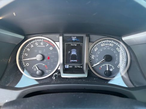 Used 2023 Toyota Tacoma SR5 AWD/4WD image 18