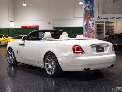 Used 2018 Rolls-Royce Dawn RWD image 4