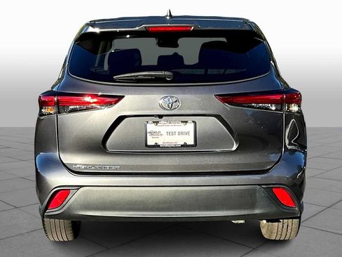 Used 2023 Toyota Highlander L FWD image 5