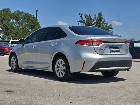 Used 2020 Toyota Corolla LE FWD image 3