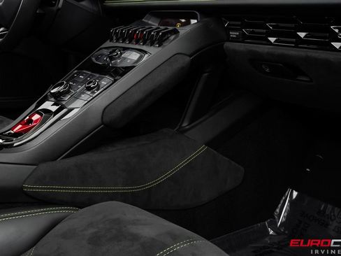 Used 2017 Lamborghini Huracan LP 610-4 AWD/4WD image 36