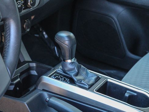 Certified 2021 Toyota Tacoma SR5 AWD/4WD image 20