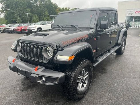 Used 2025 Jeep Gladiator Mojave w/ Convenience Group AWD/4WD image 8