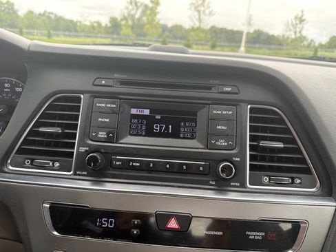 Used 2017 Hyundai Sonata SE FWD image 21