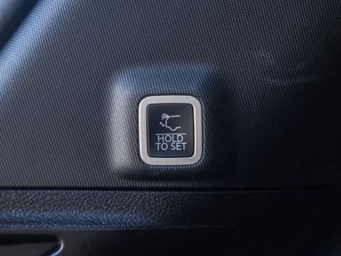 Used 2025 Jeep Grand Cherokee Altitude image 11