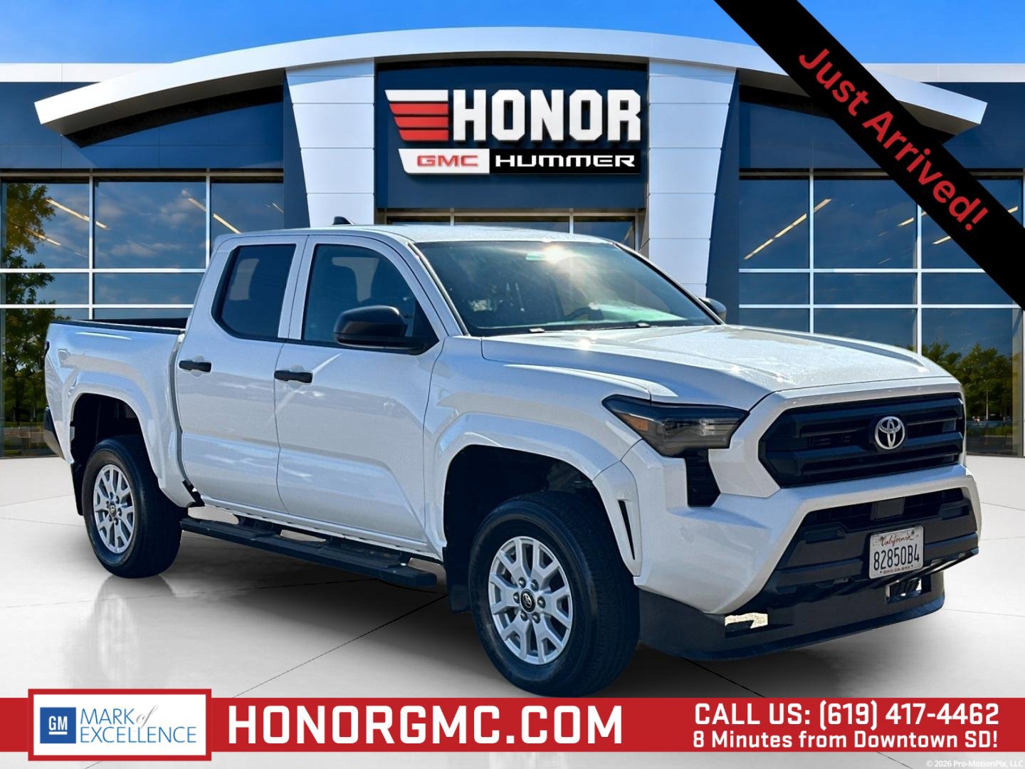 Used 2024 Toyota Tacoma SR RWD image 1