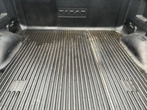 Used 2017 Nissan Titan SV RWD image 14
