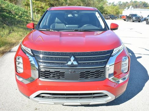 Used 2023 Mitsubishi Outlander SE image 2
