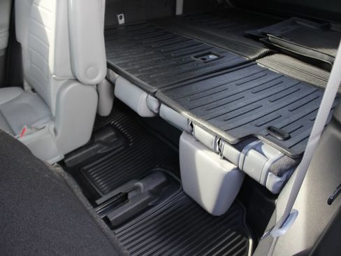 Used 2024 Toyota Highlander XLE AWD/4WD image 26