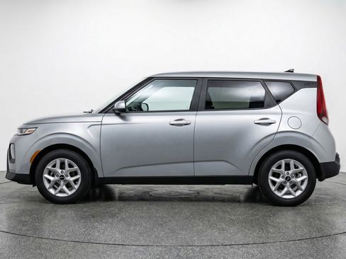 Used 2025 Kia Soul LX w/ LX Technology Package FWD image 5