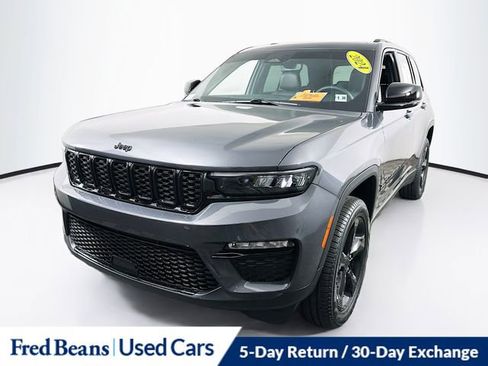 Used 2024 Jeep Grand Cherokee Limited w/ Black Appearance Package image 3