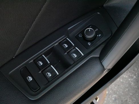 Used 2019 Volkswagen Tiguan SEL Premium w/ 3rd Row Seat Package AWD/4WD image 19