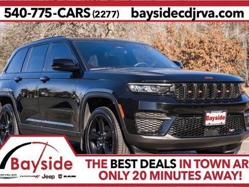 Used 2025 Jeep Grand Cherokee Altitude image 1