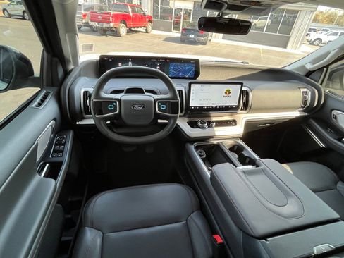 Used 2025 Ford Expedition Max Active image 16