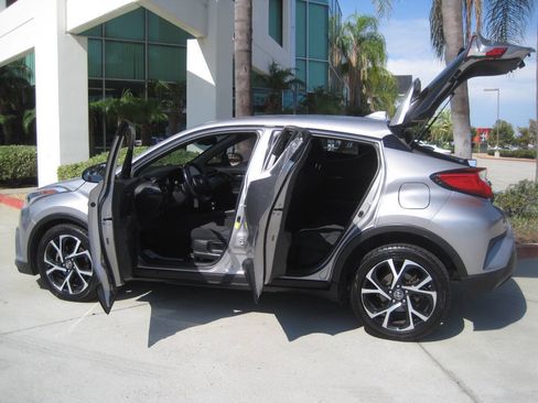 Used 2018 Toyota C-HR XLE FWD image 4