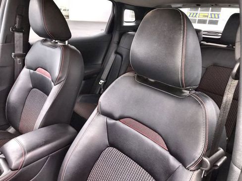 Certified 2025 Nissan Kicks SR FWD image 11