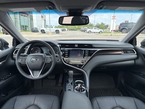 Used 2018 Toyota Camry XLE FWD image 17