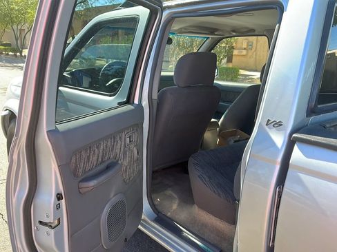 Used 2000 Nissan Frontier XE image 14
