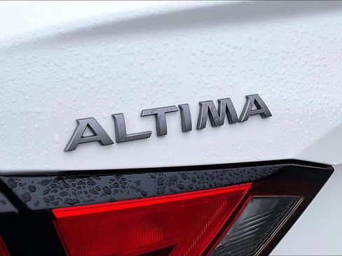 Used 2025 Nissan Altima 2.5 SV image 9