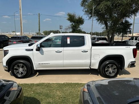 Used 2025 GMC Sierra 1500 SLT AWD/4WD image 13