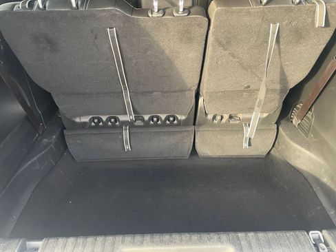 Used 2025 Chrysler Pacifica Select image 34