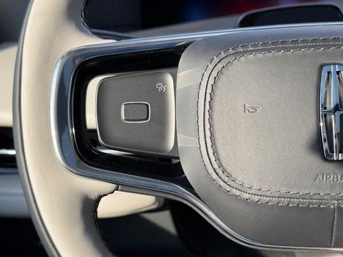 New 2025 Lincoln Navigator Reserve image 21