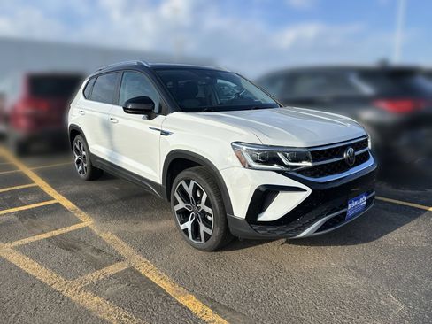 Used 2023 Volkswagen Taos SEL AWD/4WD image 2
