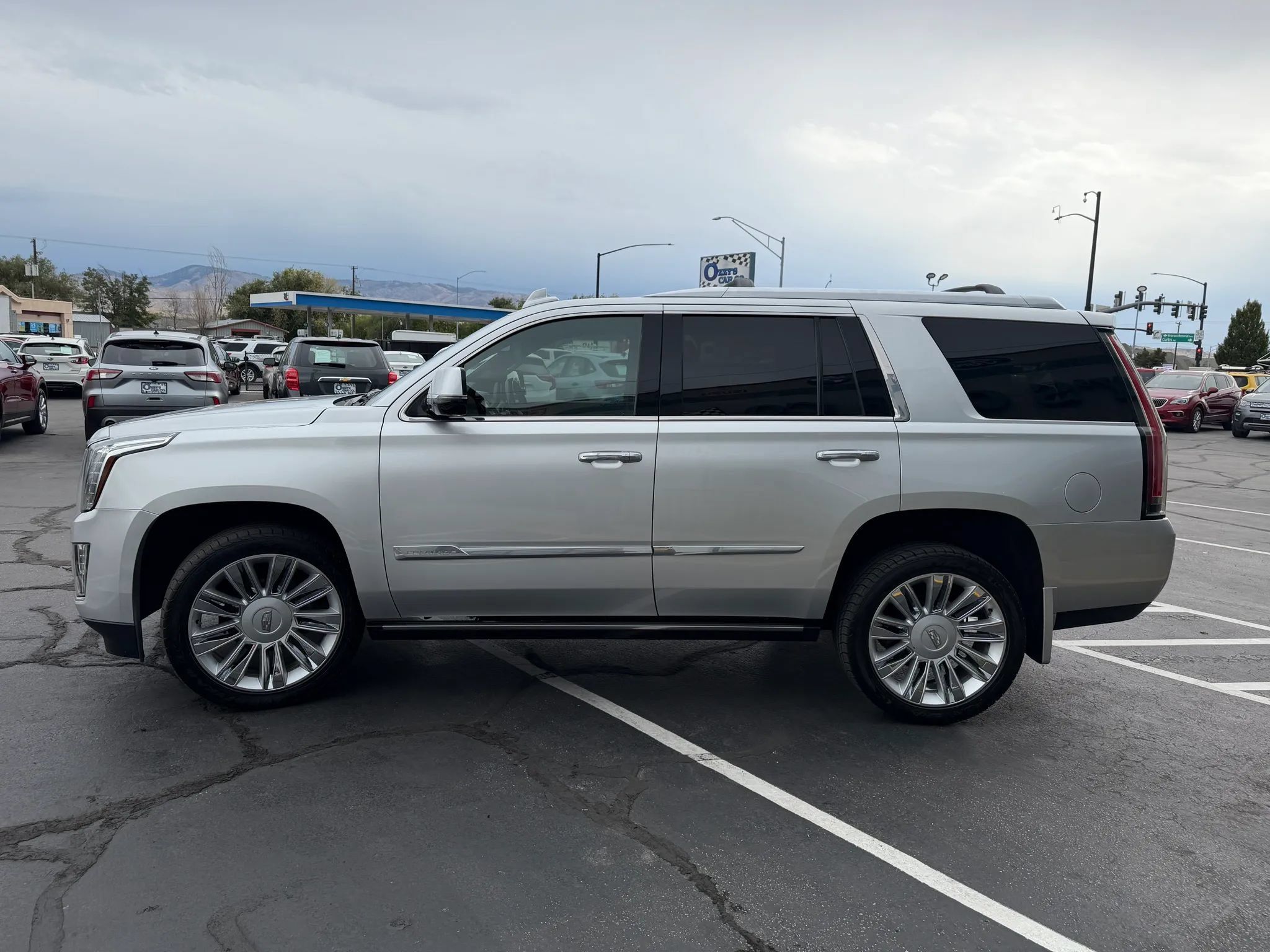 Used 2015 Cadillac Escalade Platinum AWD/4WD image 5