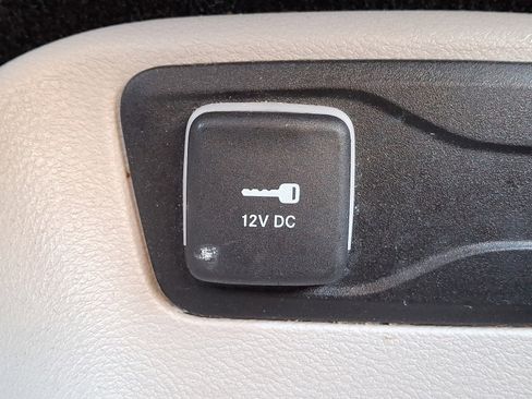 Used 2023 Chrysler Voyager LX image 24