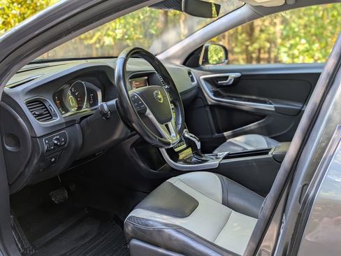 Used 2017 Volvo S60 T5 Cross Country Platinum image 14