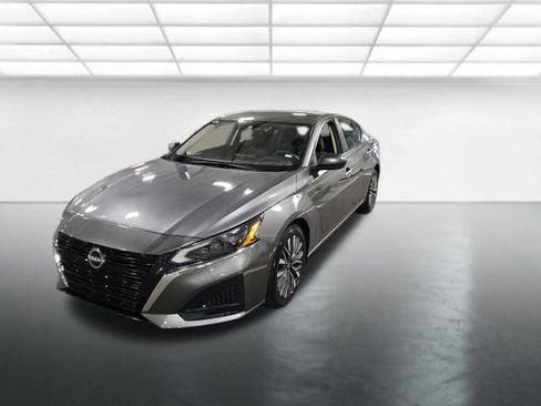Used 2024 Nissan Altima 2.5 SV FWD image 8