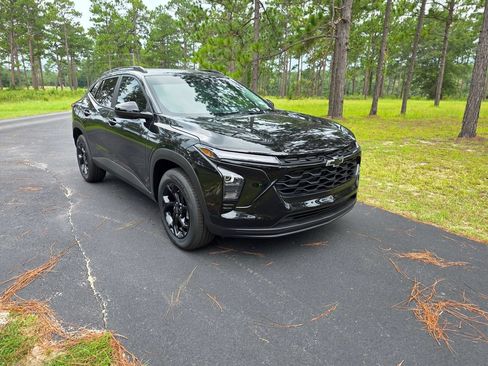 New 2026 Chevrolet Trax LT w/ Sunroof Package FWD image 7