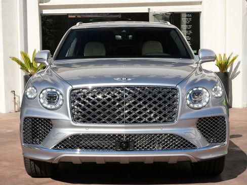 New 2025 Bentley Bentayga Extended Wheelbase image 8