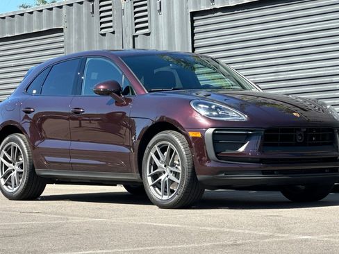 Used 2025 Porsche Macan AWD/4WD image 10