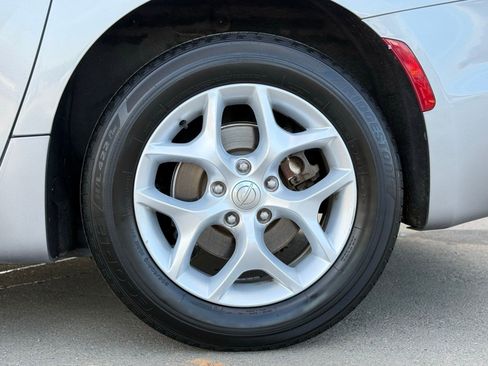 Used 2017 Chrysler Pacifica Touring-L Plus w/ Tire & Wheel Group image 48