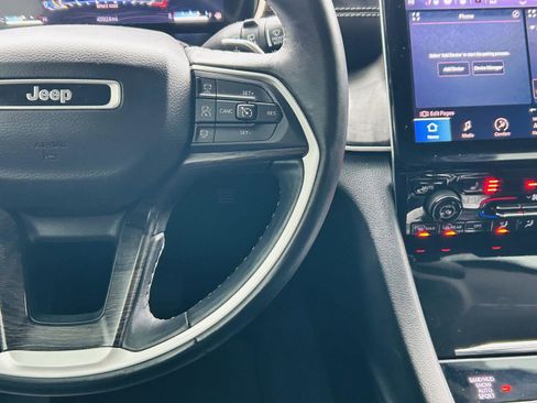 Used 2022 Jeep Grand Cherokee L Limited image 22