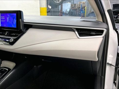 Used 2025 Toyota Corolla LE FWD image 15