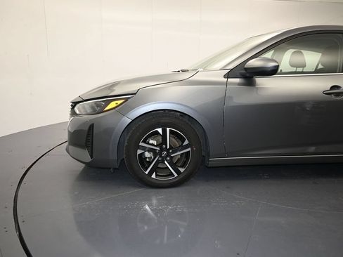 Used 2024 Nissan Sentra SV FWD image 9