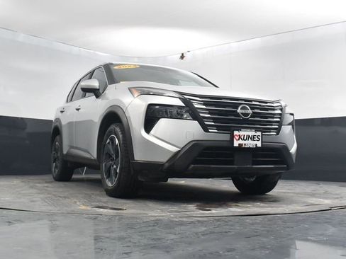 Used 2024 Nissan Rogue SV image 46