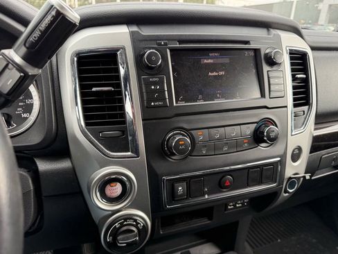 Used 2019 Nissan Titan SV image 18