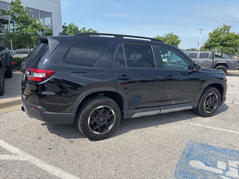 Used 2025 Honda Pilot TrailSport image 27