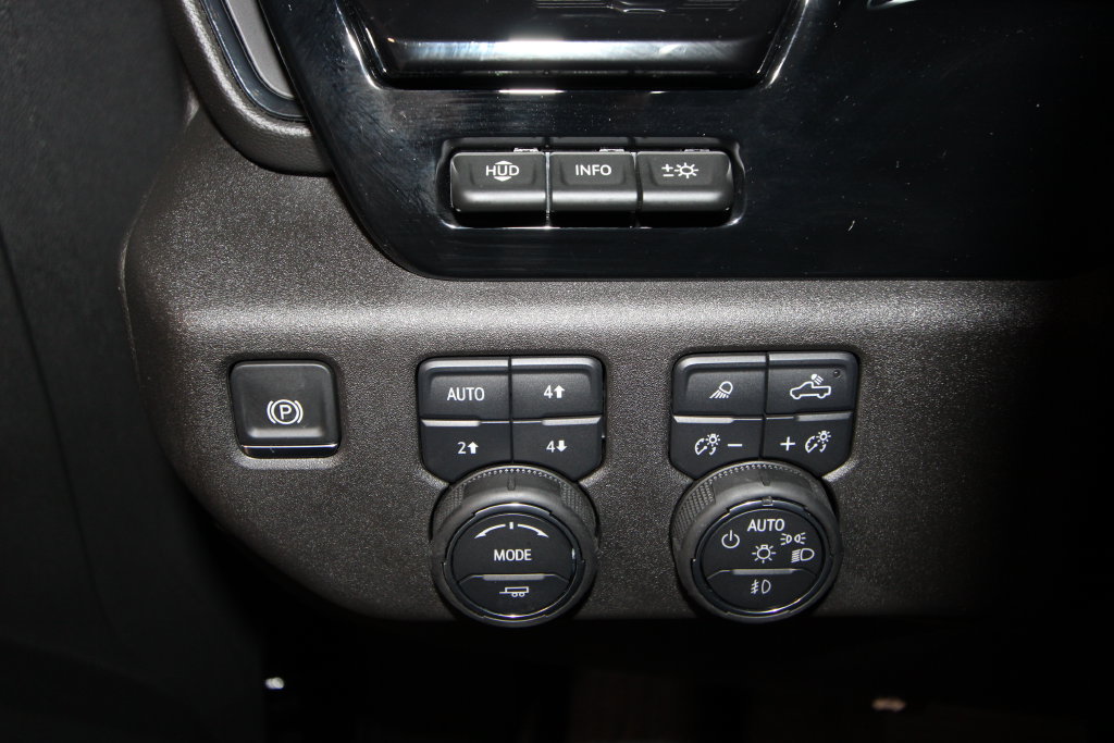 Used 2025 Chevrolet Silverado 2500 ZR2 w/ Technology Package AWD/4WD image 11