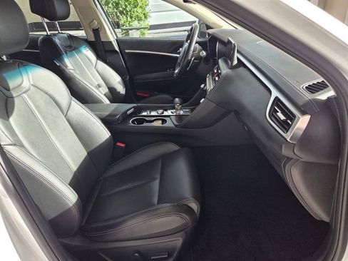 Used 2025 Genesis G70 2.5T RWD image 15