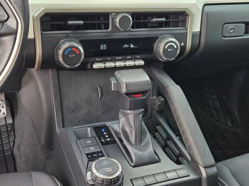 Used 2024 Toyota Tacoma TRD Sport AWD/4WD image 27