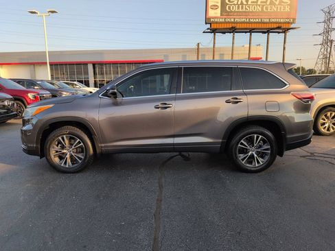 Used 2016 Toyota Highlander XLE AWD/4WD image 2