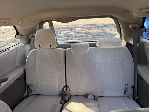 Used 2017 Toyota Sienna LE image 27